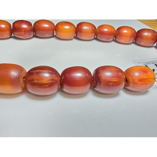 171 - A good fine quality vintage Bakelite amber beaded necklace of large proportions, each bead presents ... 