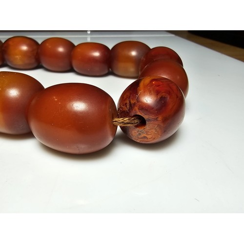 171 - A good fine quality vintage Bakelite amber beaded necklace of large proportions, each bead presents ... 