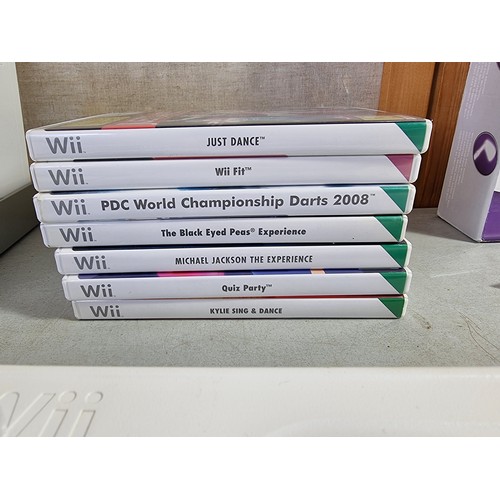 15 - A Nintendo Wii console including controllers (including an as new Wiimote), 7 games, sports racket c... 