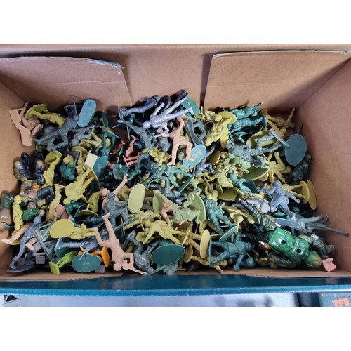 36 - Box containing a large quantity of toy soldiers and army vehicles along with a boxed military miniat... 