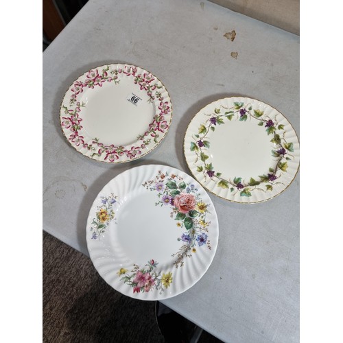 66 - Collection of 9x collectable plates, inc 2x Masons plates, a Wedgwood hand painted plate, 3x Royal W... 