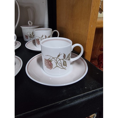 77 - 15 piece fine bone china Susie Cooper Talisman tea set with rose design complete with teapot, milk j... 