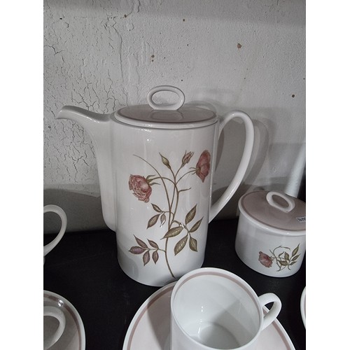 77 - 15 piece fine bone china Susie Cooper Talisman tea set with rose design complete with teapot, milk j... 