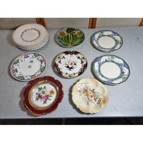 69 - Collection of 13x ceramic collectable plates inc 6x Wedgwood Golden Ivy plates, Minton, Limoges Carl... 