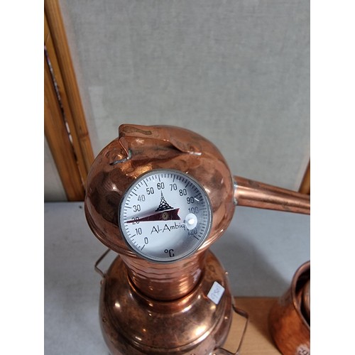 86 - Good quality Al Ambiq Copper Still for Gin, with wooden plinth complete with burner and temp gauge, ... 