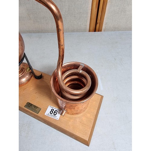 86 - Good quality Al Ambiq Copper Still for Gin, with wooden plinth complete with burner and temp gauge, ... 