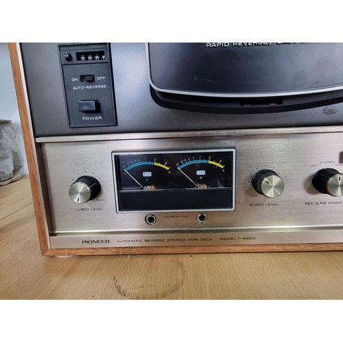 122 - Pioneer automatic reverse stereo tape deck Model T-8600 in good order complete with aerial, power ca... 