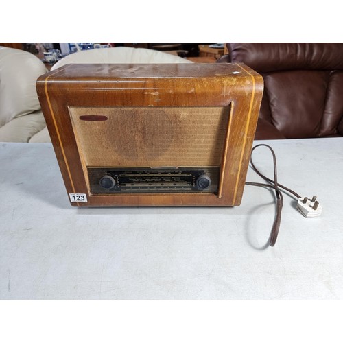123 - Vintage Pye Cambridge England 3 band radio with LW, MW and SW bands, due to the vintage nature of th... 