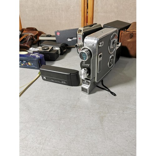 137 - Large quantity of vintage cameras inc boxed box cameras, Kodak Instamatic 25, Adfa X-126, Cine Kodak... 