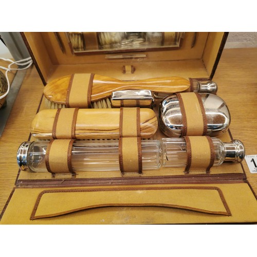 159 - Good quality gentleman's leather grooming set complete with brushes, mirror, bottles, snuff box, alo... 