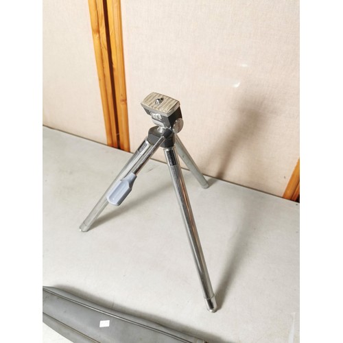 168 - Good quality cased Yashica adjustable tripod in overall good condition measures 33cm long at its sho... 