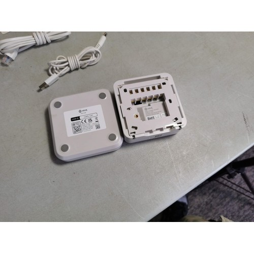 394A - Hive active heating thermostat hub & receiver kit Model SLT3c, complete and in working order.