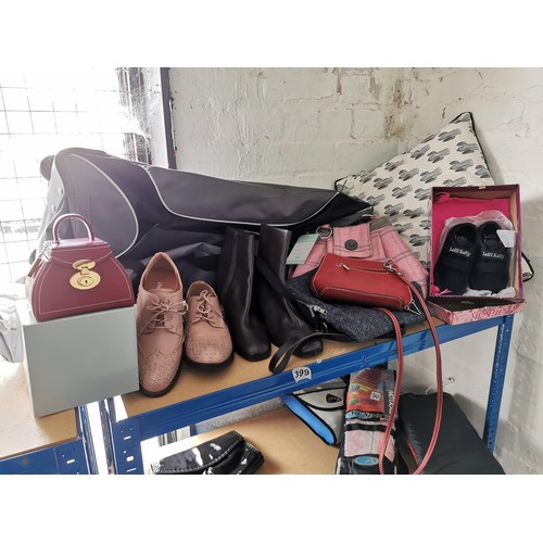 399 - Large New Balance hold all containing a large quantity of shoes, hand bags etc inc a pair of boxed L... 