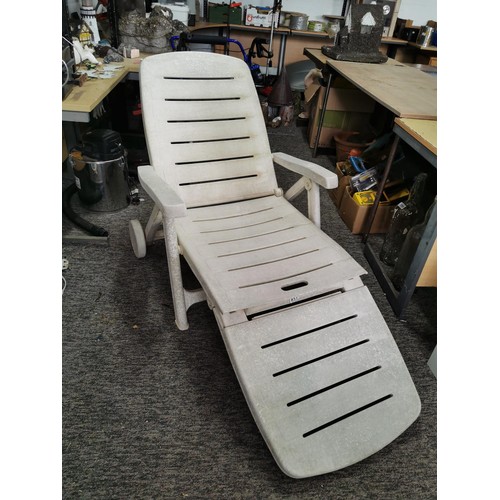 411 - Large white foldable white sun lounger reclines almost flat in overall good condition would require ... 