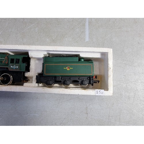 30 - Hornby R065 00 gauge class 9f 2-10-0 Evening Star locomotive and tender, in BR green, orange lined l... 