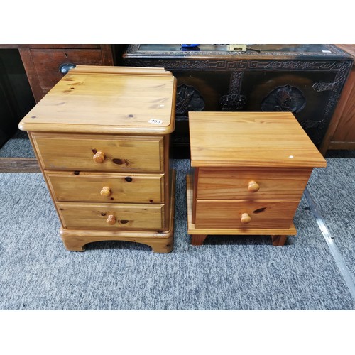 453 - 2x pine bedside cabinets inc a 3 drawer cabinet by Ducal on castors and a two drawer cabinet both in... 