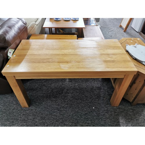454 - Good quality modern light oak dining table in good order 76cm high 150cm long and 75cm wide