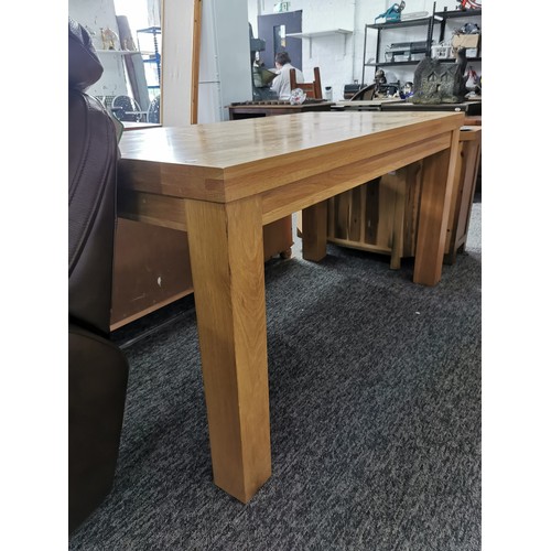 454 - Good quality modern light oak dining table in good order 76cm high 150cm long and 75cm wide