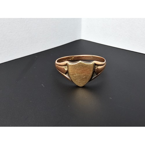 238 - Stunning antique hallmarked 9ct. rose gold ring having a blank shield cartouche to the front. Hallma... 