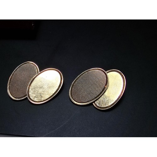 239 - Good quality pair of hallmarked 9ct. yellow gold cufflinks fitted in their original case by the Chel... 