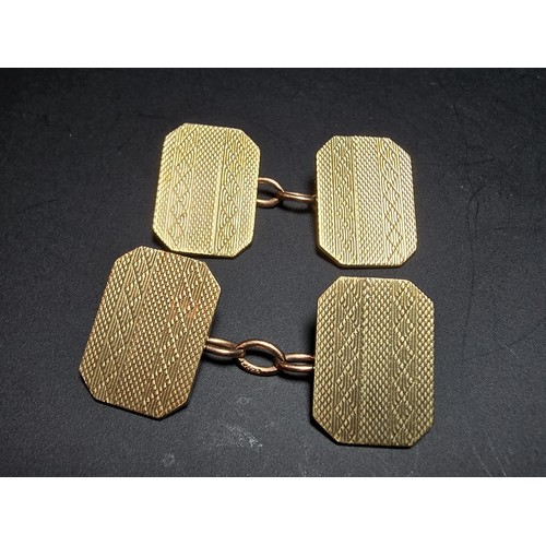 240 - Good quality pair of vintage hallmarked 9ct. yellow gold cufflinks with an ornate machine turned des... 
