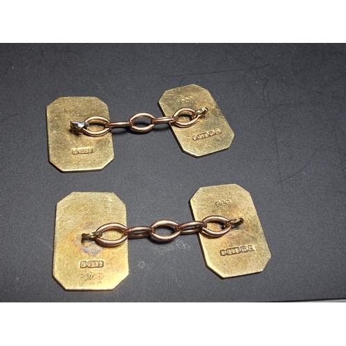 240 - Good quality pair of vintage hallmarked 9ct. yellow gold cufflinks with an ornate machine turned des... 