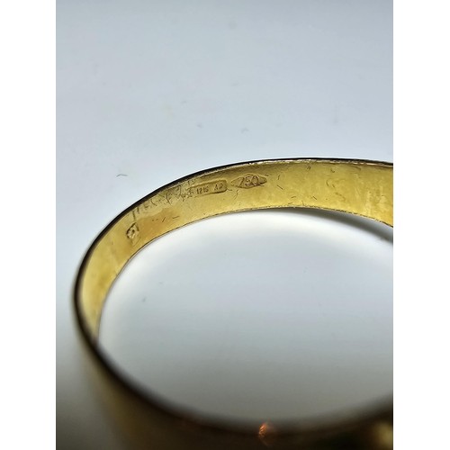 236 - Good quality hallmarked 18ct. yellow gold unisex ring, having a blank cartouche to the top, in excel... 