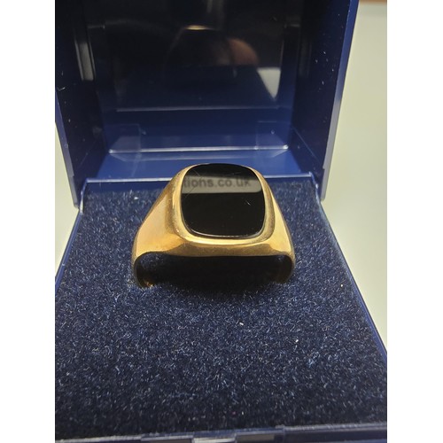 235 - Good quality vintage gents hallmarked 9ct. gold ring inset with a black onyx stone, ring is in good ... 