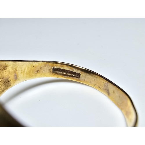 235 - Good quality vintage gents hallmarked 9ct. gold ring inset with a black onyx stone, ring is in good ... 