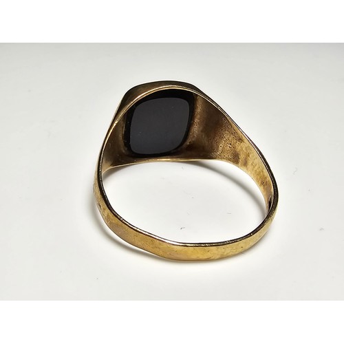 235 - Good quality vintage gents hallmarked 9ct. gold ring inset with a black onyx stone, ring is in good ... 