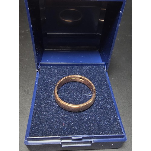 241 - Good quality chunky hallmarked 9ct. rose gold plain wedding band ring which is in excellent clean co... 