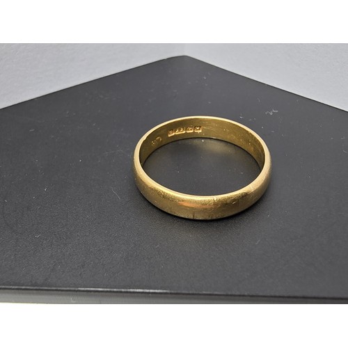 243 - Good quality vintage hallmarked 22ct. yellow gold plain wedding band ring. Hallmarked to Birmingham ... 
