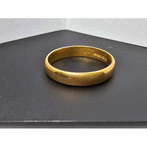 243 - Good quality vintage hallmarked 22ct. yellow gold plain wedding band ring. Hallmarked to Birmingham ... 