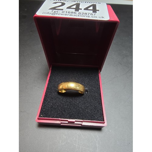 244 - Good quality antique hallmarked 22ct. yellow gold plain wedding band ring which is in very good look... 