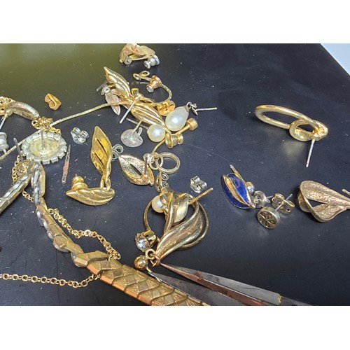 194 - A large quantity of various jewellery to include an ornate matching vintage turquoise and coral neck... 