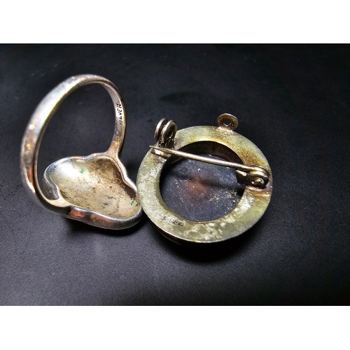 197 - A small collection of good quality vintage jewellery to include a pretty gold plated bar brooch inse... 