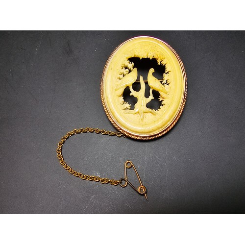 199 - 2x antique fine quality carved antler horn brooches, 1 which is mounted in 10k rose gold (tested) an... 