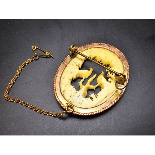 199 - 2x antique fine quality carved antler horn brooches, 1 which is mounted in 10k rose gold (tested) an... 