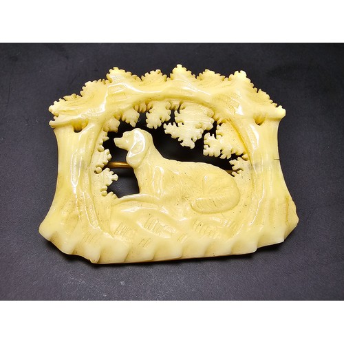 199 - 2x antique fine quality carved antler horn brooches, 1 which is mounted in 10k rose gold (tested) an... 