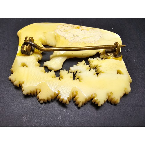 199 - 2x antique fine quality carved antler horn brooches, 1 which is mounted in 10k rose gold (tested) an... 