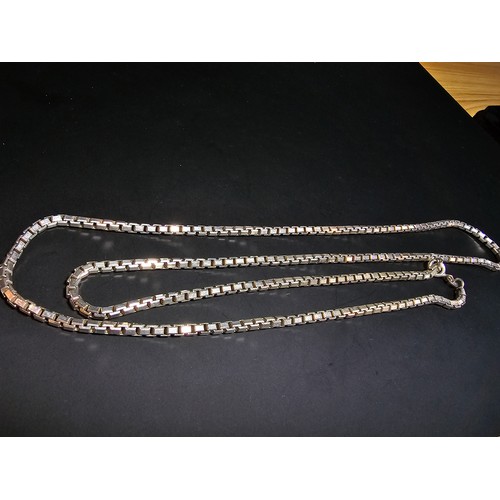 187 - A good quality chunky and heavy 925 sterling sliver neck chain with a box link design, the chain has... 