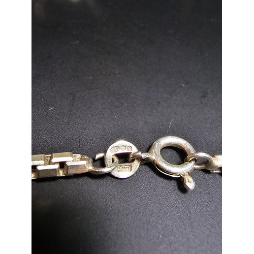187 - A good quality chunky and heavy 925 sterling sliver neck chain with a box link design, the chain has... 