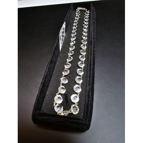 188 - A pretty necklace featuring faceted crystal glass stones all the way around, in good clean condition... 