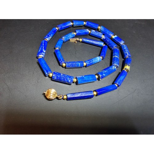 189 - A fine quality lapis lazuli and 9ct gold beaded necklace featuring faceted barrel formed lapis lazul... 