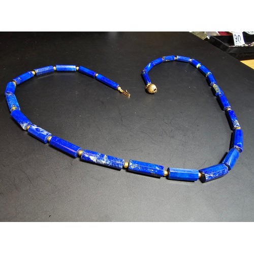 189 - A fine quality lapis lazuli and 9ct gold beaded necklace featuring faceted barrel formed lapis lazul... 