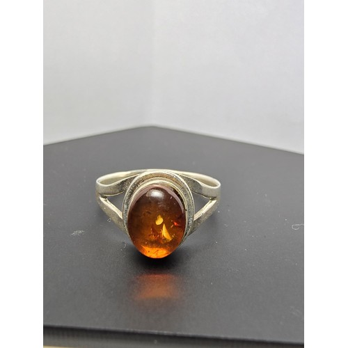 219 - Pretty 925 silver ring inset with a natural Baltic amber Cabochon stone in good clean condition and ... 