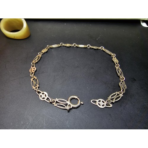 217 - A bundle of jewellery to include a good 20