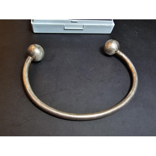 215 - A good vintage hallmarked sterling silver bangle, in good condition and boxed. Bangle has a weight o... 