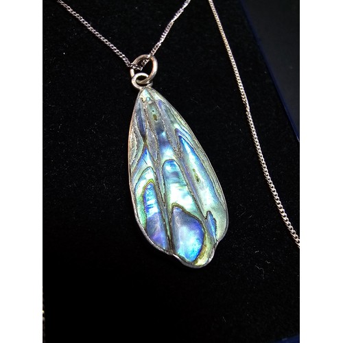 224 - A pretty 925 silver pendant inset with Abalone Shell presented in excellent flashing colours set on ... 