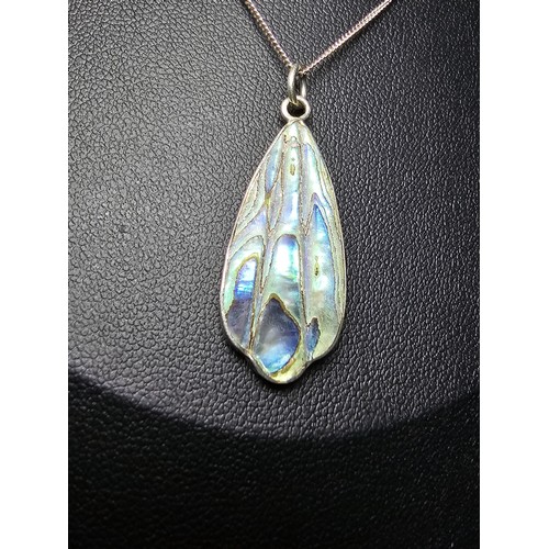 224 - A pretty 925 silver pendant inset with Abalone Shell presented in excellent flashing colours set on ... 